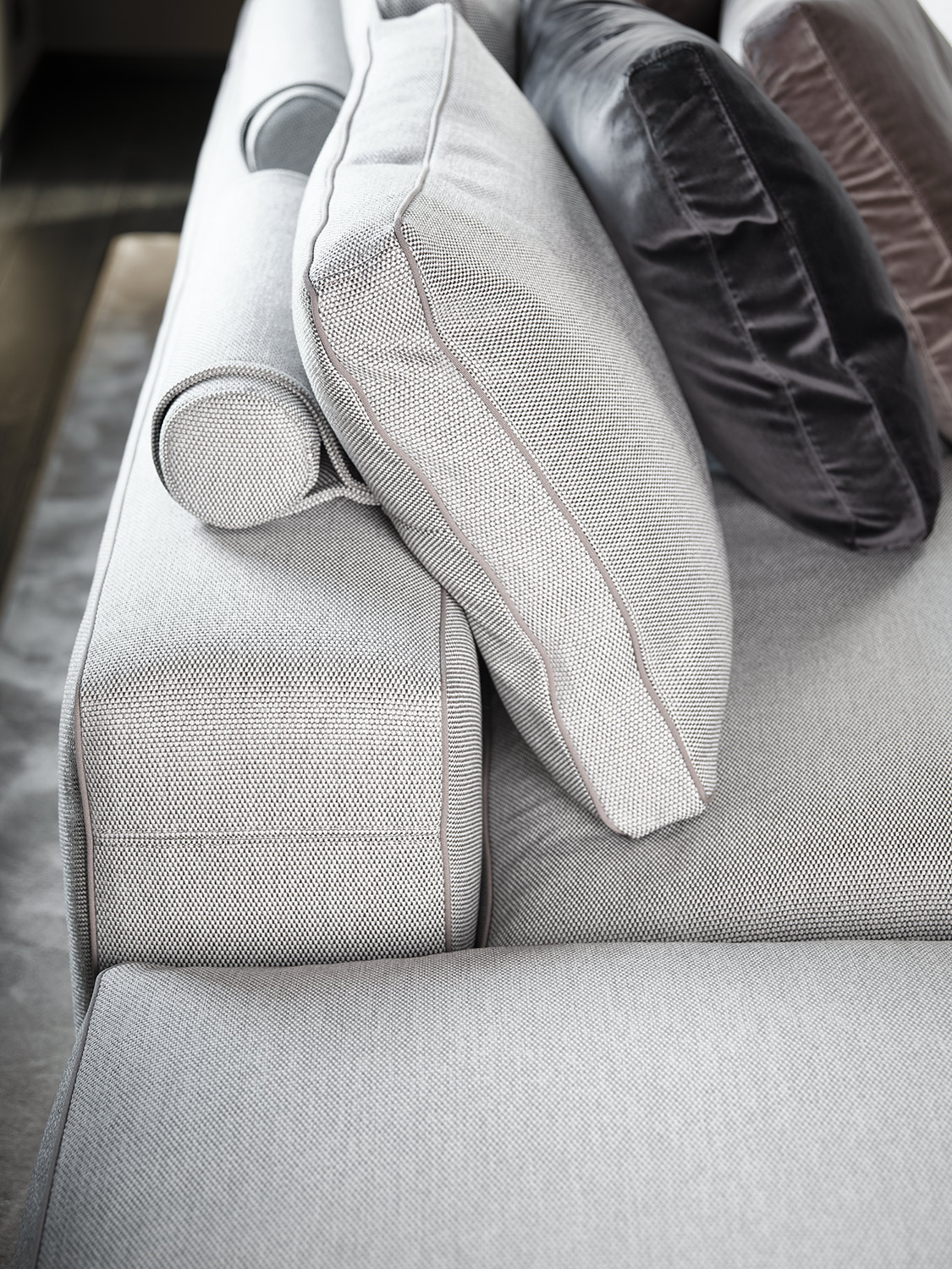 Mussi sofa Sinfonia cushion detail and back