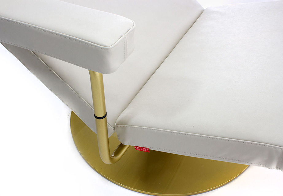 Mussi custom projects: tailormade Italian furniture, chaise longue detail