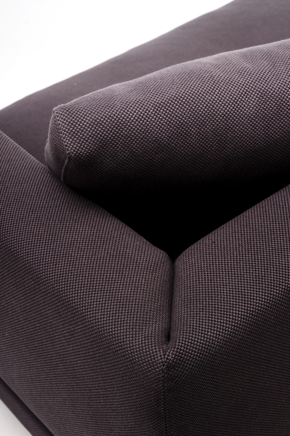 Acanto sofa sartorial detail