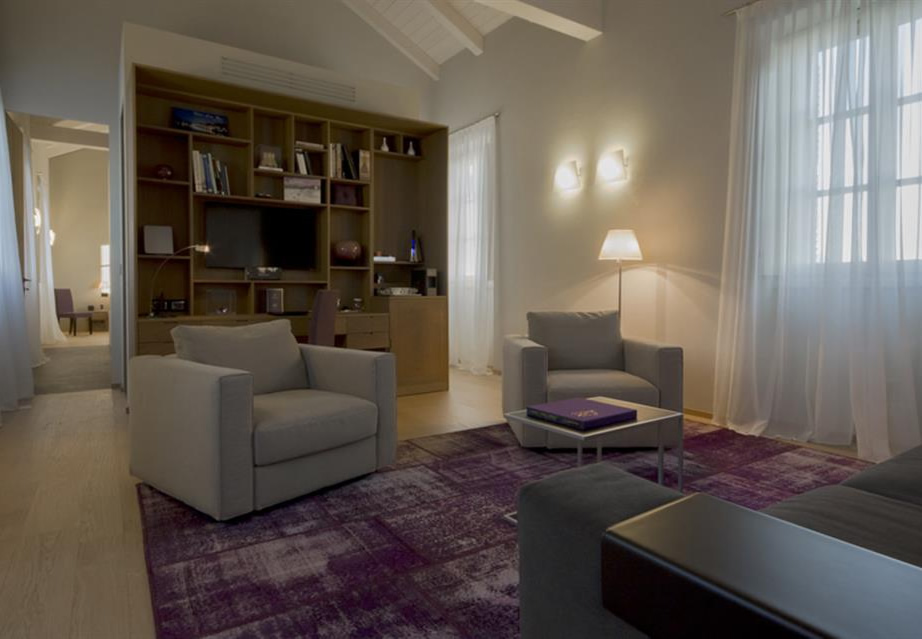 Mussi contract project: Relais San Maurizio room interiors furniture