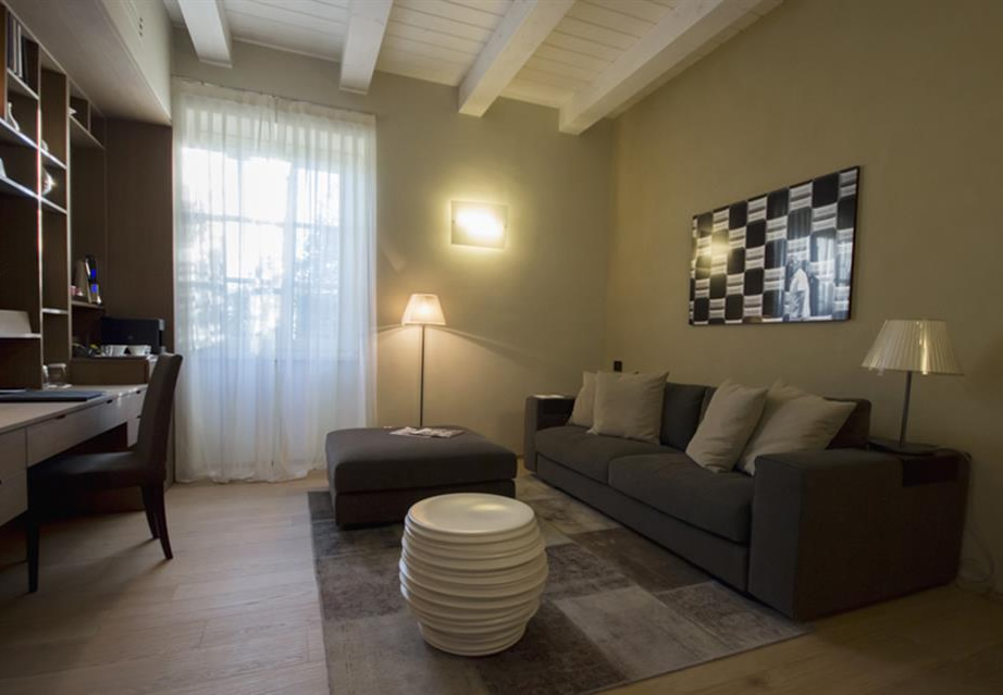 Mussi contract project: Relais San Maurizio room interiors furniture