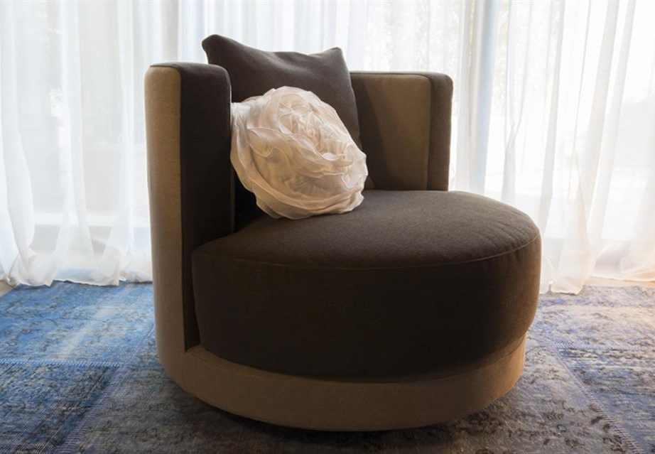 Mussi contract project: Relais San Maurizio room interiors armchair