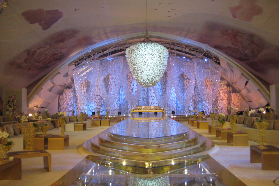 Salone con divani Bahrein di Mussi realizzati su misura